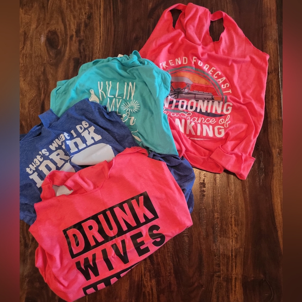 BUNDLE OF 4 TANKS WOMEN'S SZ M ALL FUN GREAT CONDITION